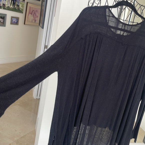 FREE PEOPLE BLACK HI/LO TOP - Picture 7 of 7